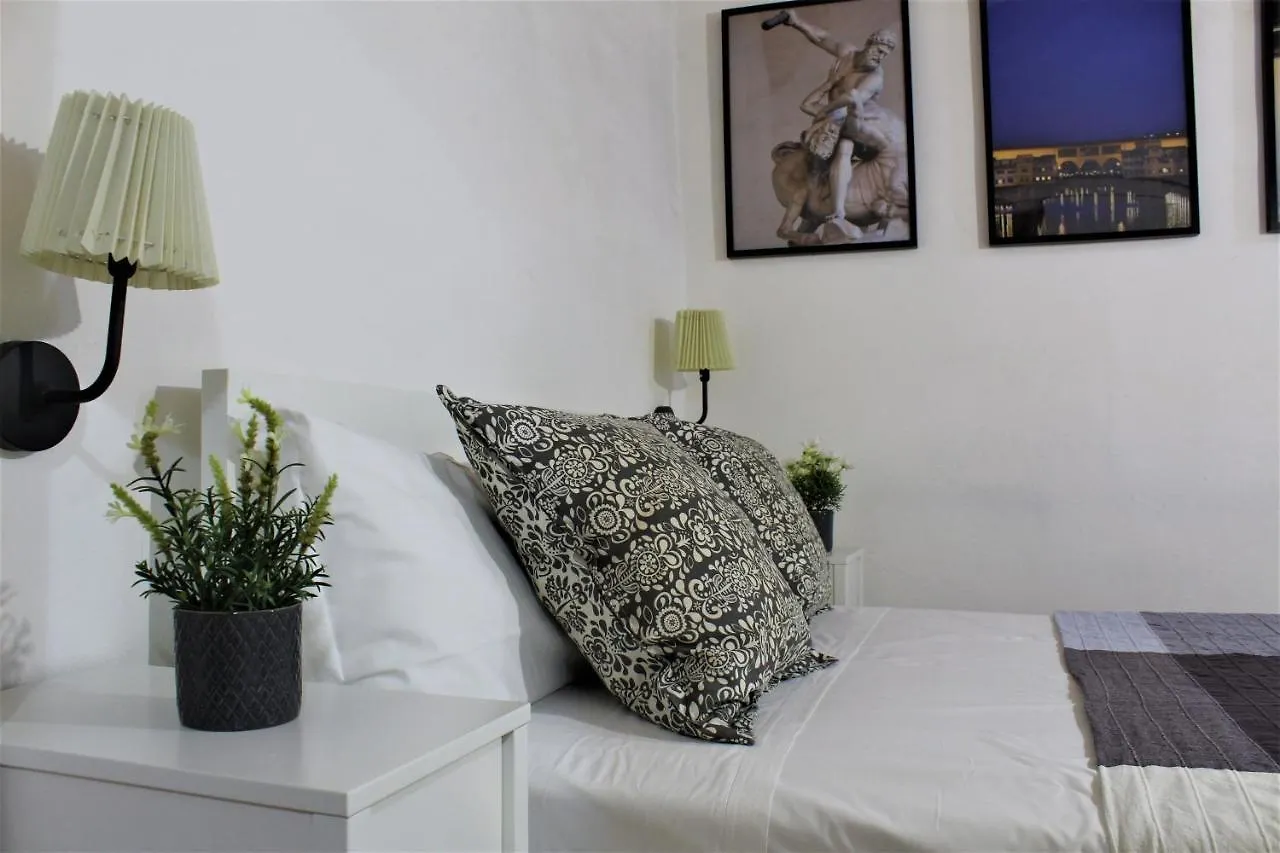 Crystal Ship Apartments Florencia