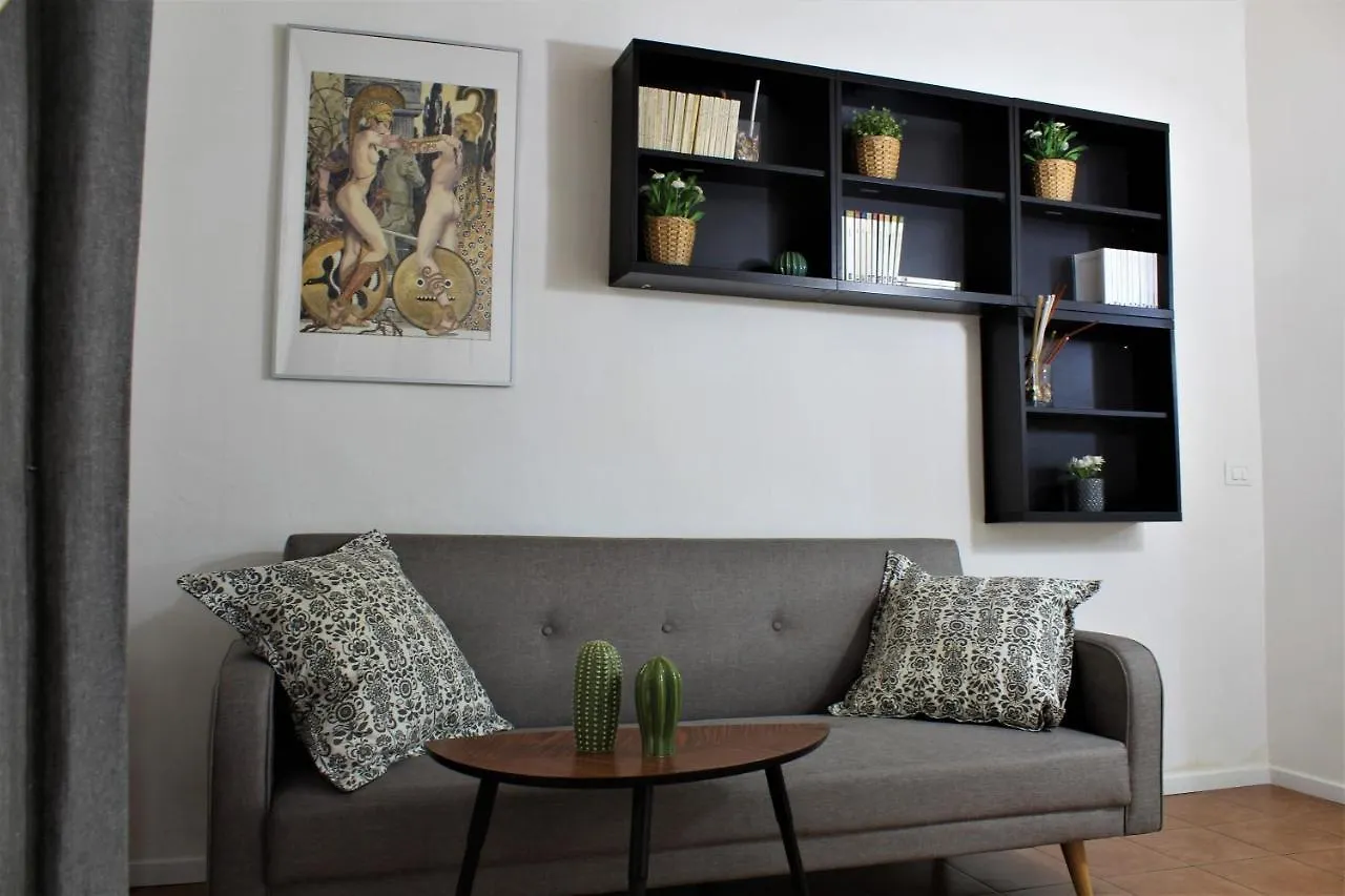 Crystal Ship Apartments Florencia