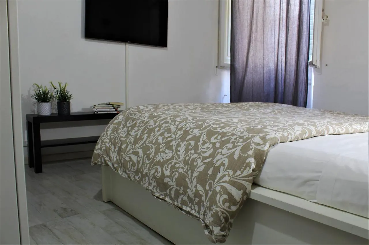 Crystal Ship Apartments Florencia