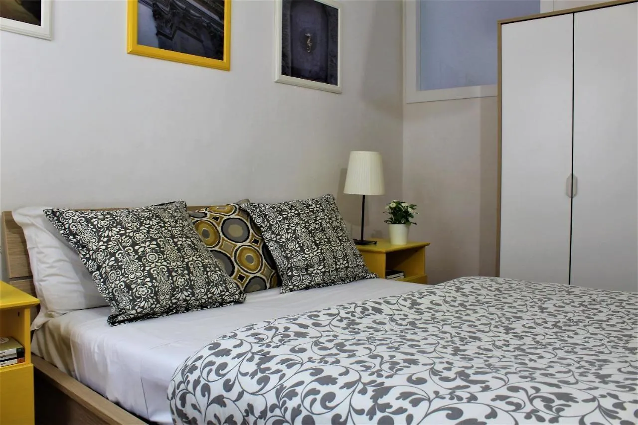Crystal Ship Apartments Florencia