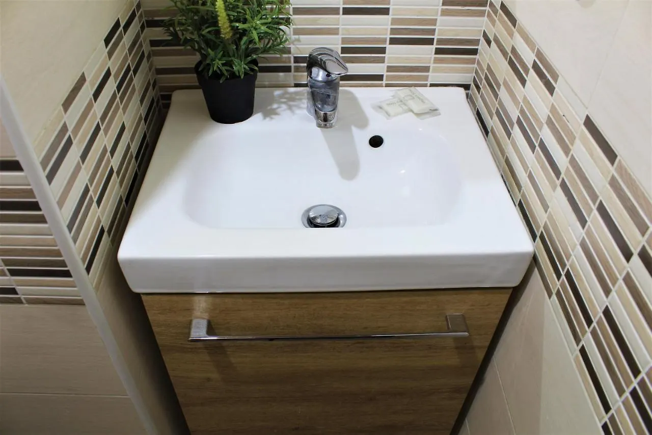 Crystal Ship Apartments Florencia