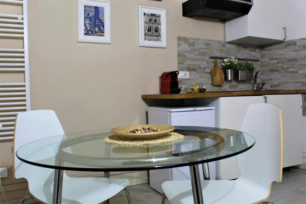 Crystal Ship Apartments Florencia
