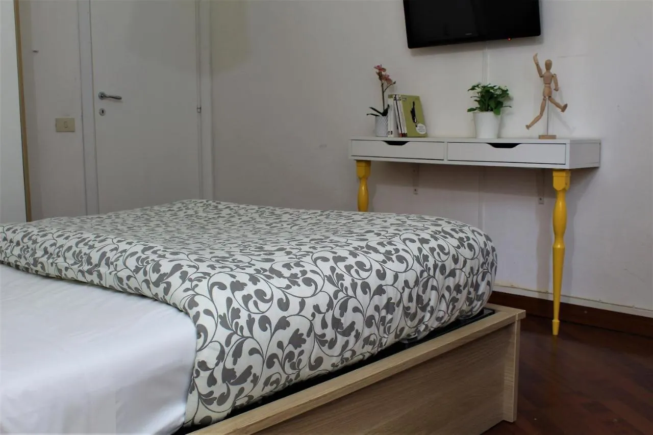 Crystal Ship Apartments Florencia