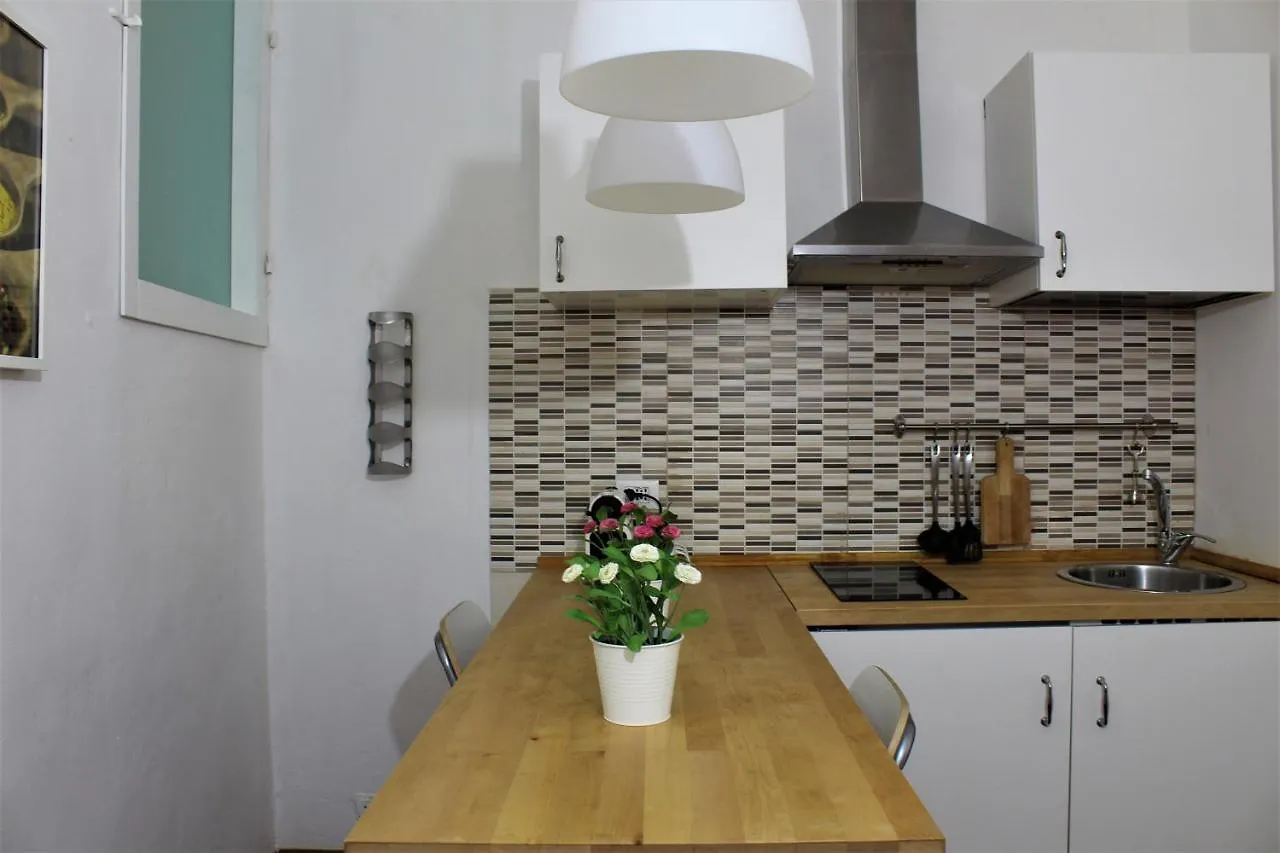 Crystal Ship Apartments Florencia 0*,